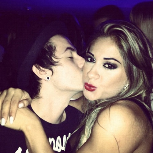 Pelanza do Restart e Mayra Cardi curtem noite como Amigos