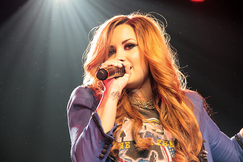 Shows: Super empolgada, Demi Lovato se apresenta no Citibank Hall no Rio deJaneiro