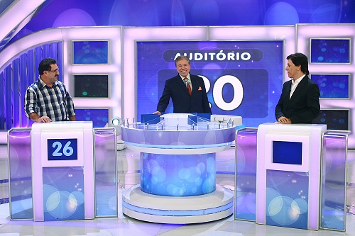 Ele foi contratado? Silvio Santos sobre Tom Cavalcante no "Jogo das 3 Pistas" neste domingo