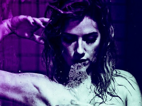 Giovanna Ewbank posa sensual para a revista 'RG'.