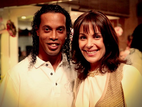 Ronaldinho Gaúcho grava participação na novela ao lado de Carolina Ferraz