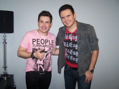 A Noite de Ricardo e João Fernando. Dupla grava DVD ao lado de convidados especiais