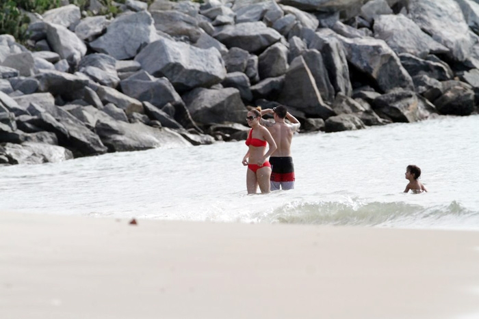 #BoaForma: Aos 43 anos Jennifer Lopez mostra corpão sarado na praia de Fortaleza