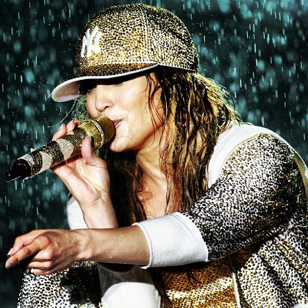 Diva TOTAL: Mesmo debaixo de chuva Jennifer Lopez encerra sua turnê no Brasil em Recife com chave de ouro