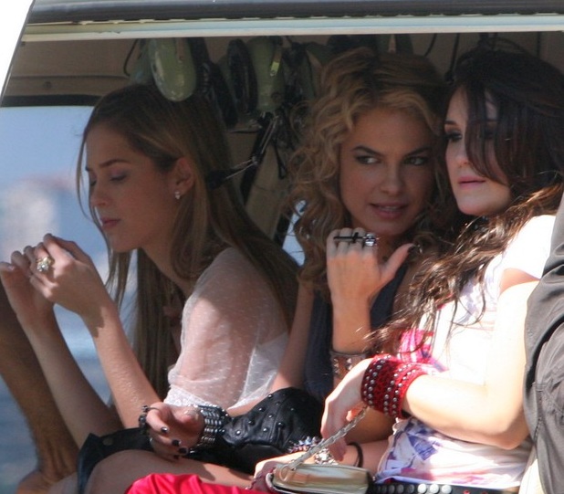 Ex RBD Dulce Maria esta no Rio para gravar participação na novela Rebeldes