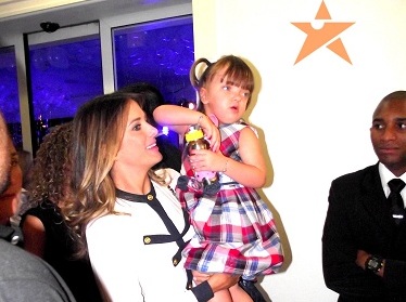 Que fofo: Ticiane Pinheiro e Rafaella Justus recebem convite especial para desfilarem no carnaval 2013