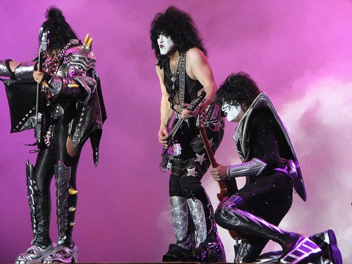 Kiss se apresenta em São Paulo e leva público ao delírio com seus Sucessos