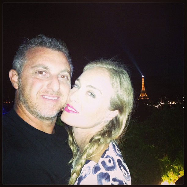 Luciano Huck e Angélica em Paris. Foto: Reprodução Facebook