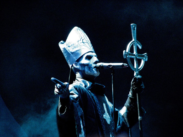 Banda Ghost faz abertura do show do Iron Maiden na Arena Anhembi. Foto: Portal Fama.