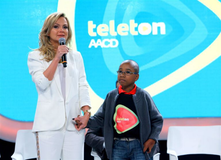 #Teleton2013: Use a hashtag #EuNoTeleton no Facebook, Twitter ou Instagram! Sua foto do perfil pode aparecer no telão do programa!