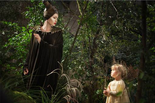 #Malévola: Disney divulga foto de Angelina Jolie em cena com sua filha! #VemVer