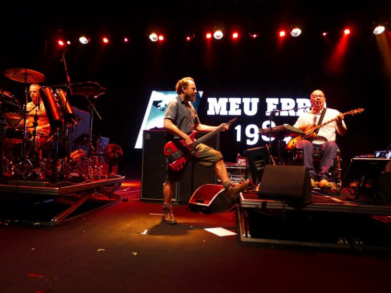 Paralamas do Sucesso comemoram 30 anos de carreira com show em São Paulo