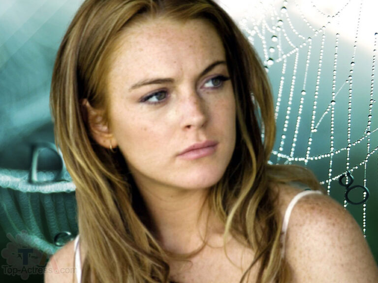 Lindsay Lohan deleta posts de apoio a Aécio