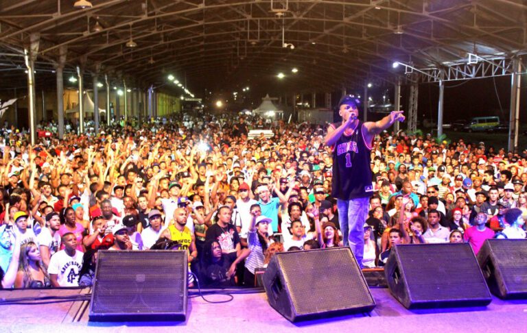 Rapper Gregory faz show para 14mil pessoas em Festival de Hip Hop