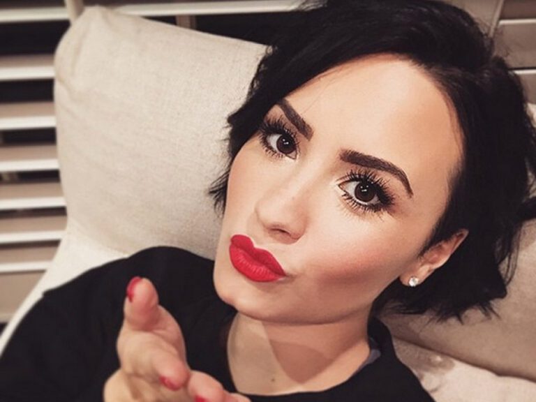 Demi Lovato divulga capa do seu novo single “Cool For The Summer”