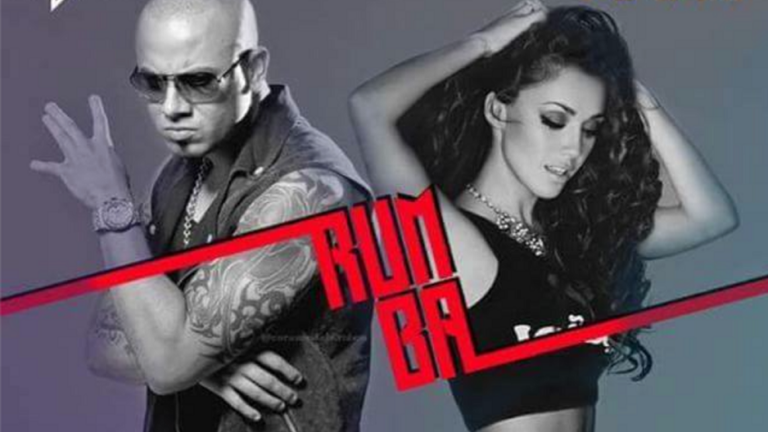 Com barriguinha sexy de fora Anahi performa nova Música em Prêmio