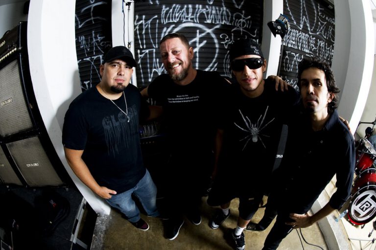 Raimundos lançam lyric vídeo animado de “Vida Inteira”