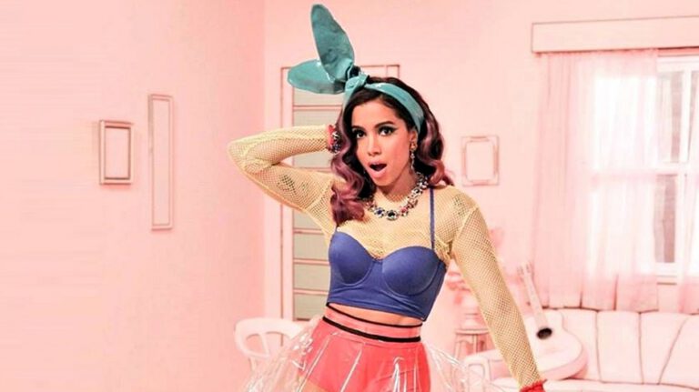 Anitta manda recado para Vidente que previu sua Morte