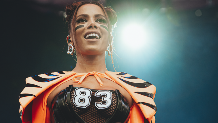 Ensaios da Anitta: Cantora se apresenta com WC no Beat e Mc Zaac no P12!