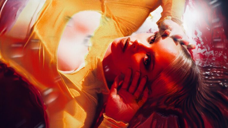 HOOKED: Lorena Simpson Lança Single em Inglês Inspirado nos Anos 2000 e Britney Spears